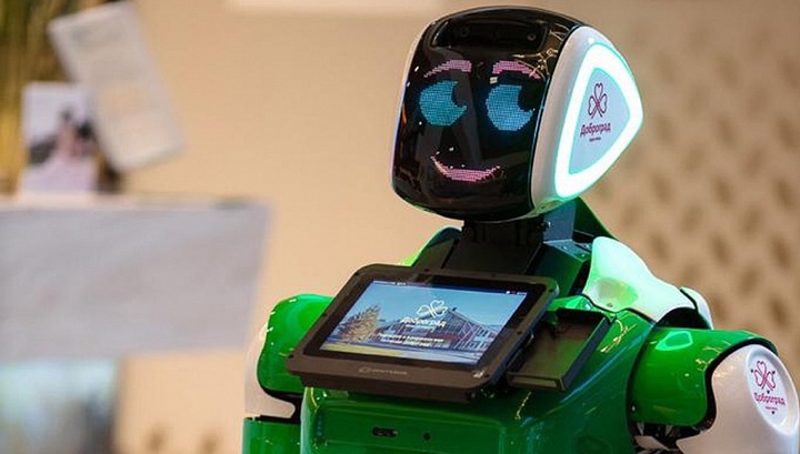 Первый в России робот-администратор встречает гостей в отеле Доброграда